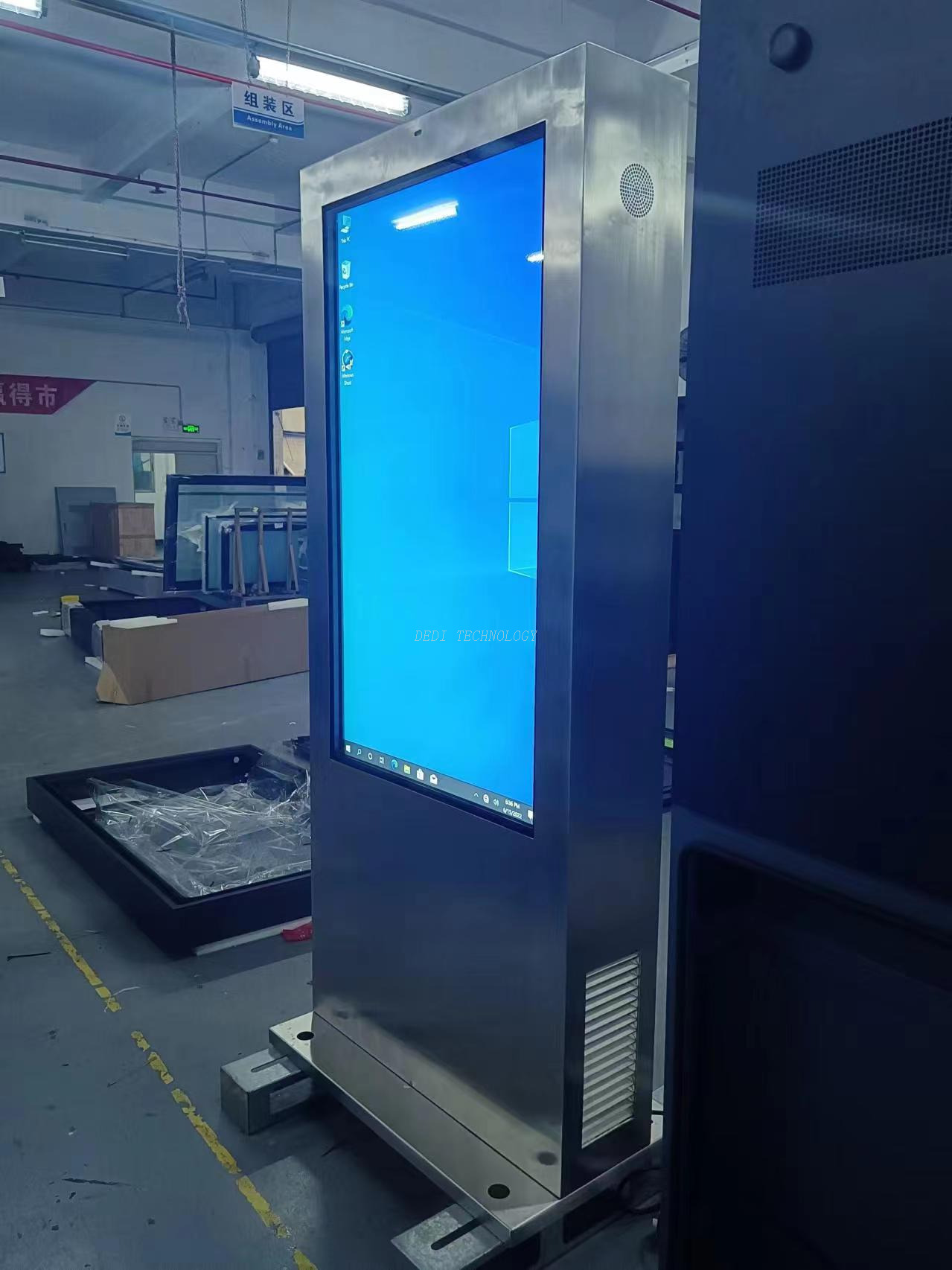 55inch Stainless Steel Outdoor Touch Kiosk with Mirror Screen Designed for Mall