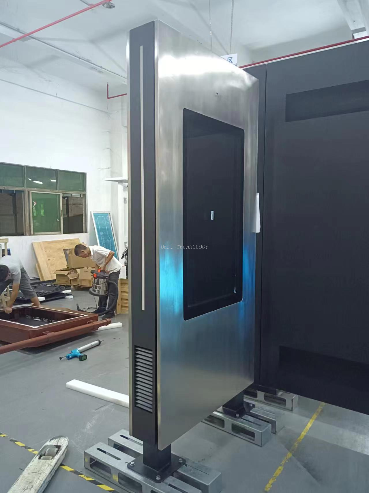 55inch Stainless Steel Outdoor Touch Kiosk with Mirror Screen Designed for Mall
