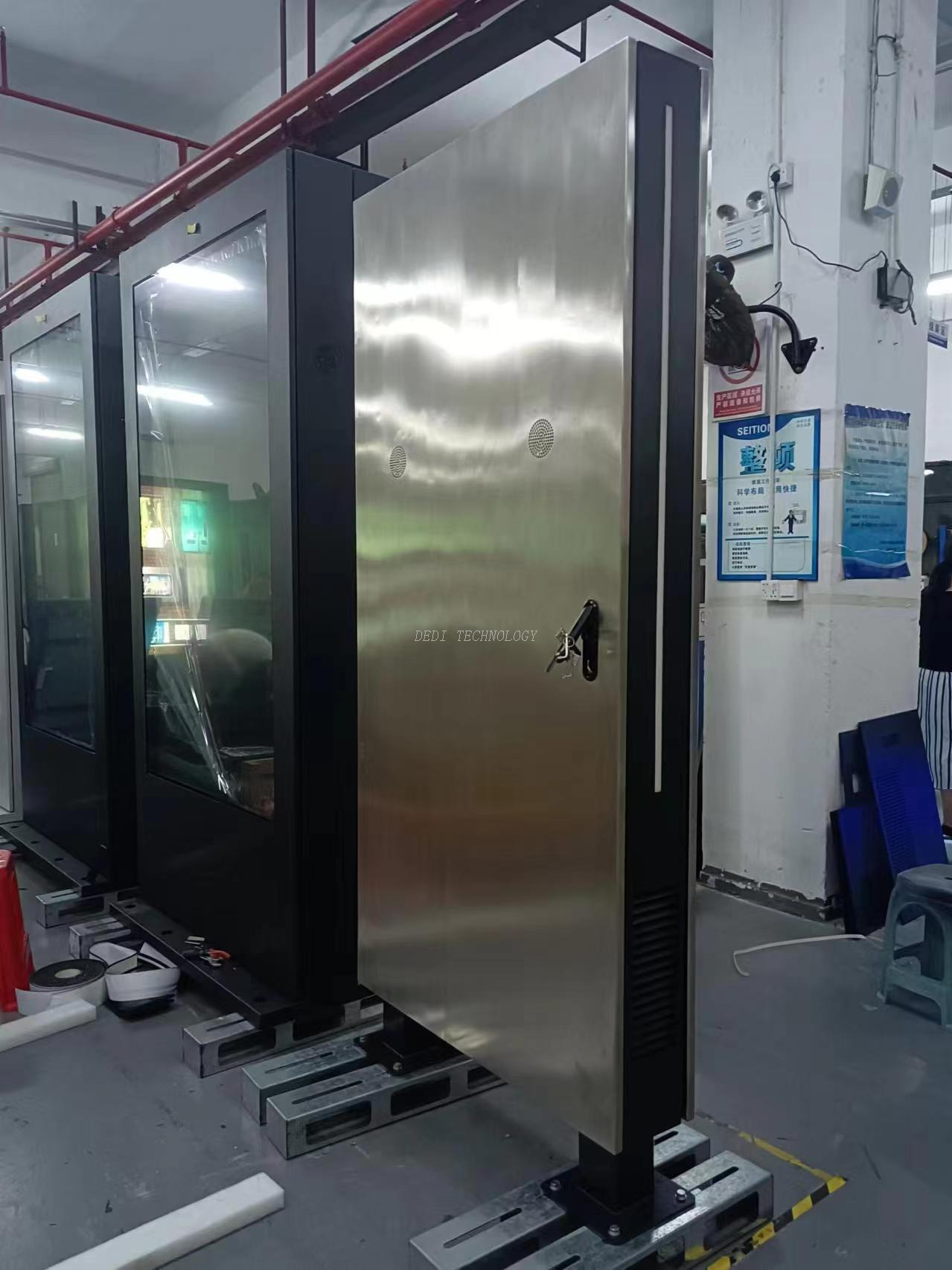 55inch Stainless Steel Outdoor Touch Kiosk with Mirror Screen Designed for Mall