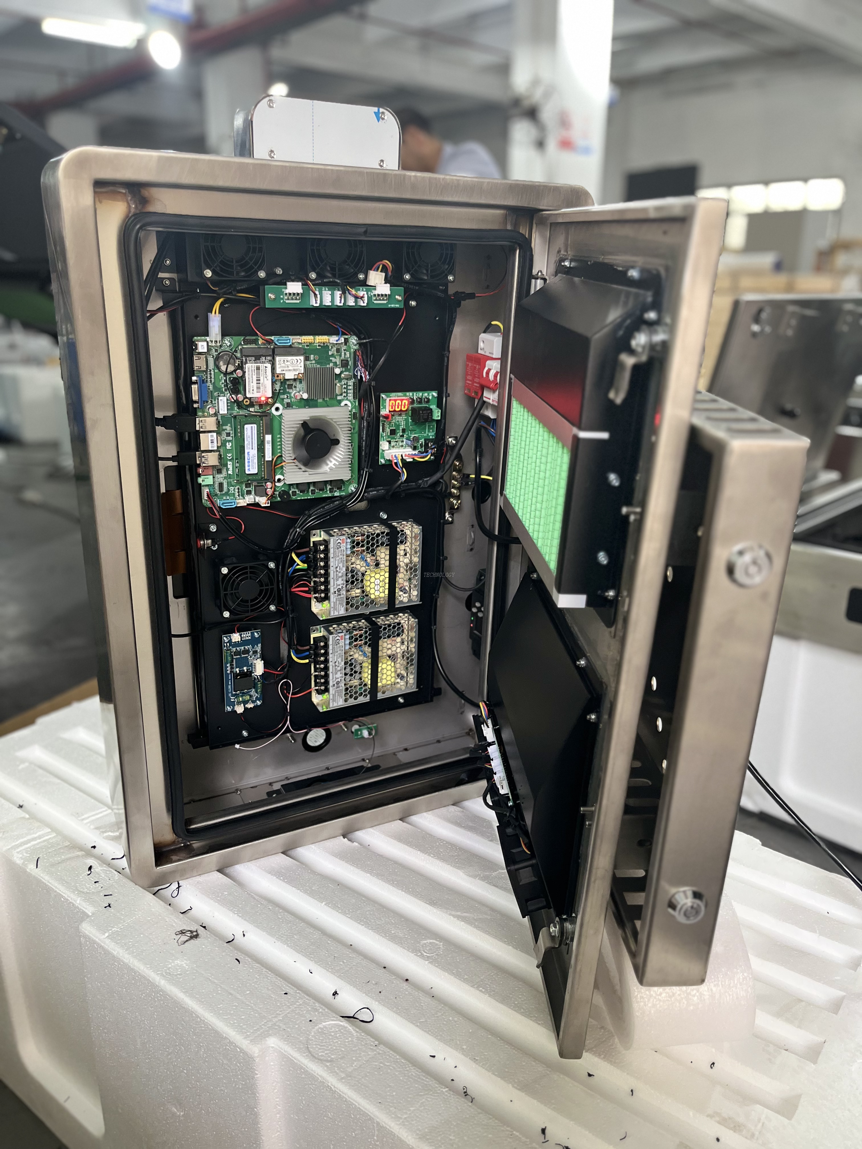 2000Nits Lcd Outdoor stainless steel Totem Display Custom21.5Inch Digital Signage Lcd Capacitive Touch Screen Monitor for Outdoor