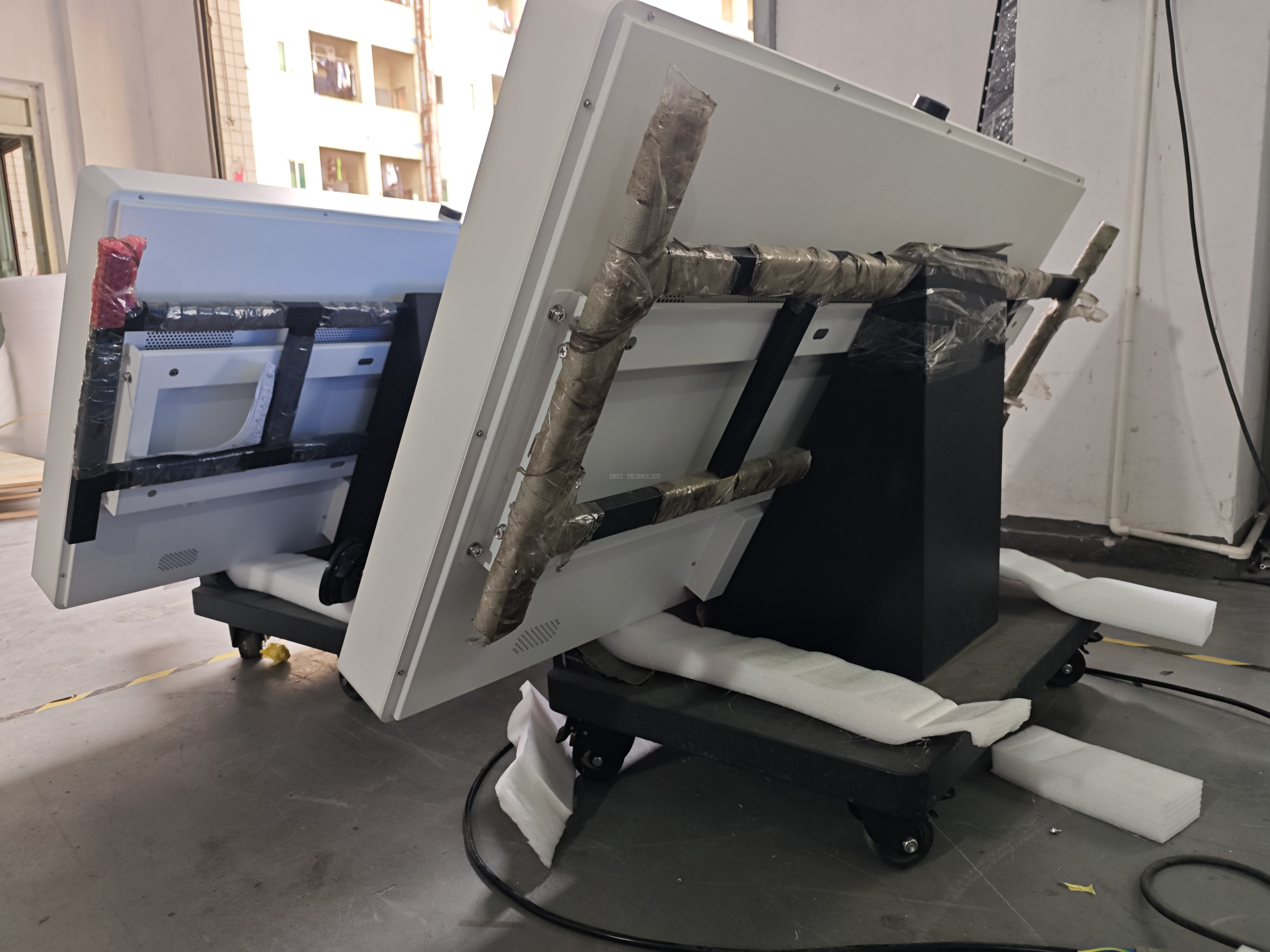 55inch Fully Enclosed IP66 Rated Outdoor Digital Signage 